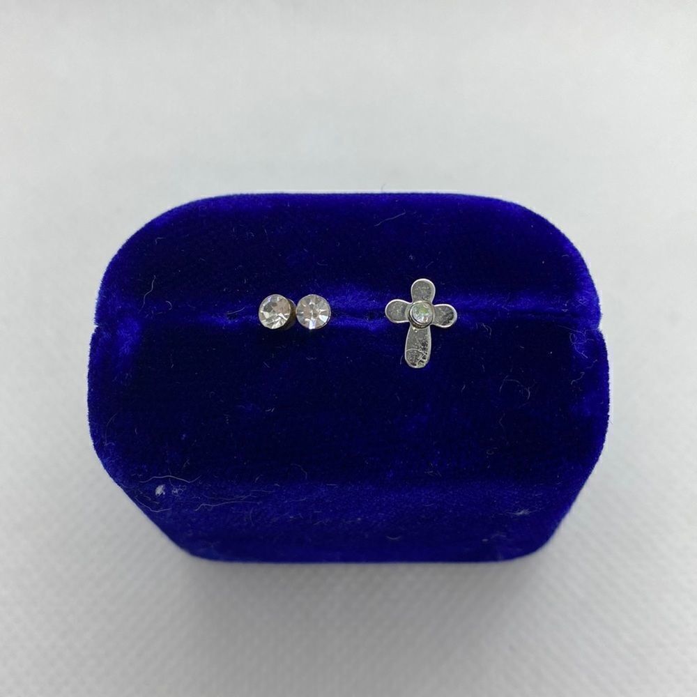 💛 Vintage Crystal & Single Cross Silver Tone Earrings
